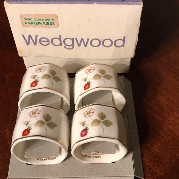 Napkin Ring (Wild Strawberry)